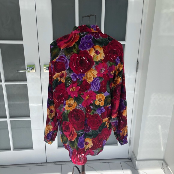 Silk floral blouse EUC - Picture 3 of 4